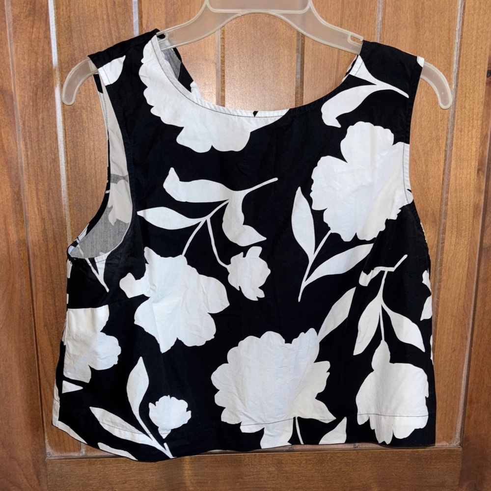 Kate Spade matching set Black and White Floral Top & skirt